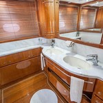 Ferretti 881