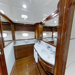 Ferretti 881