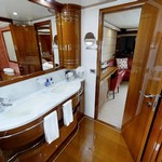 Ferretti 881