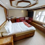 Ferretti 881
