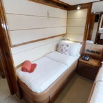 Ferretti 881