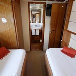 Ferretti 881