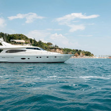Ferretti Yachts 730