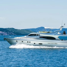 Ferretti Yachts 730