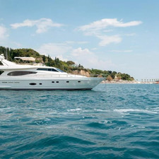 Ferretti Yachts 730