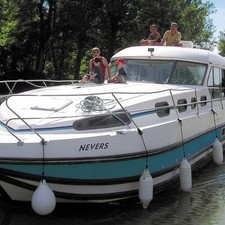 Nicols Sedan 1310