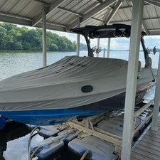 Malibu Wakesetter 25 LSV