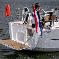 Dufour 360