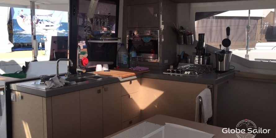 Fountaine Pajot Lucia 40