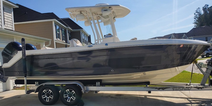 Robalo R242 Center Console